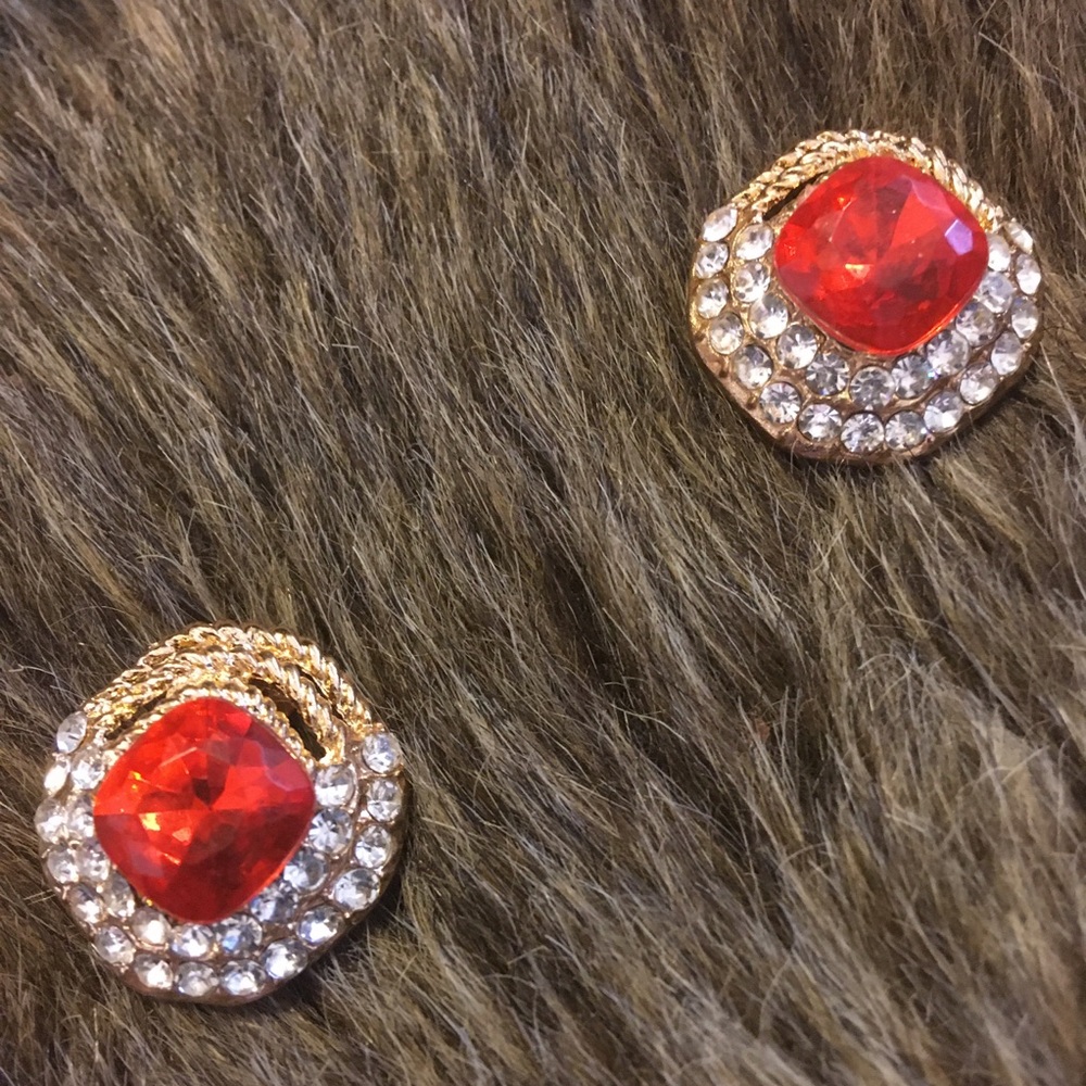 Vintage candy apple red glass stone clip earrings - Picture 5 of 7